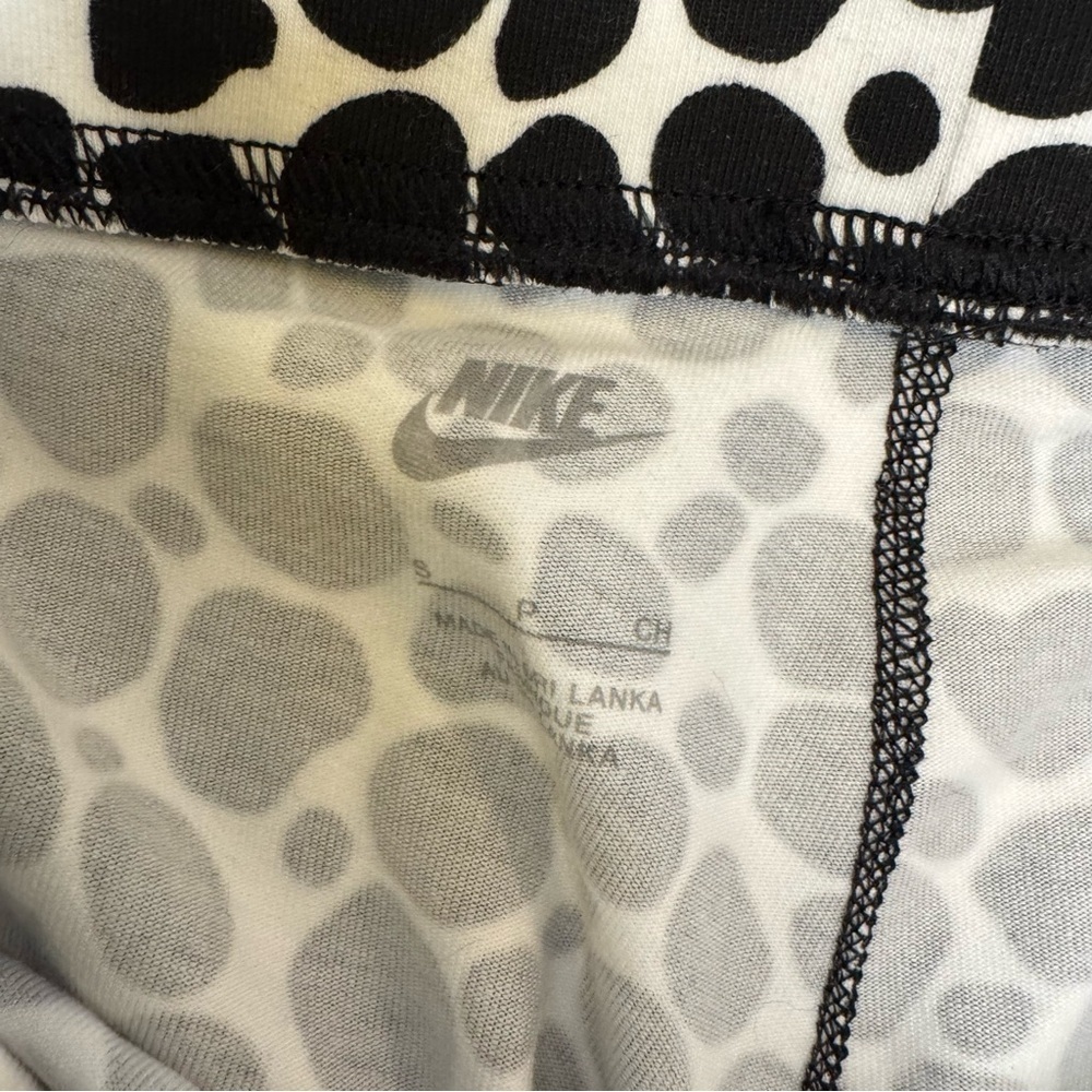 Nike Tight Fit Mid Rise Short Length Biker Shorts - Picture 4 of 6